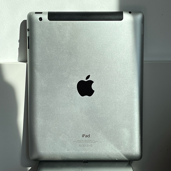Apple iPad - Picture 2 of 10